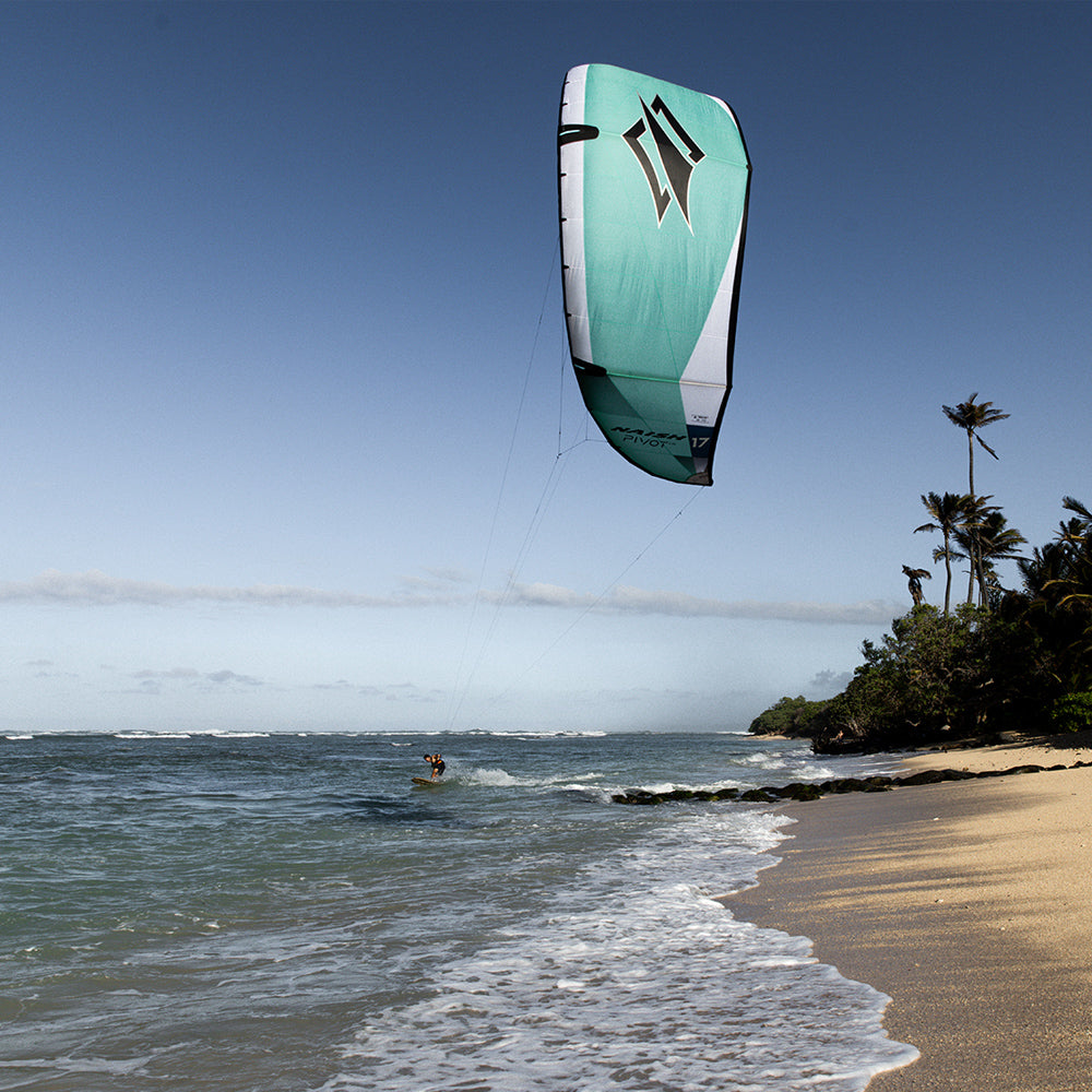 Light Wind Riding – What to Choose: Pivot 17m LW Vs. Boxer